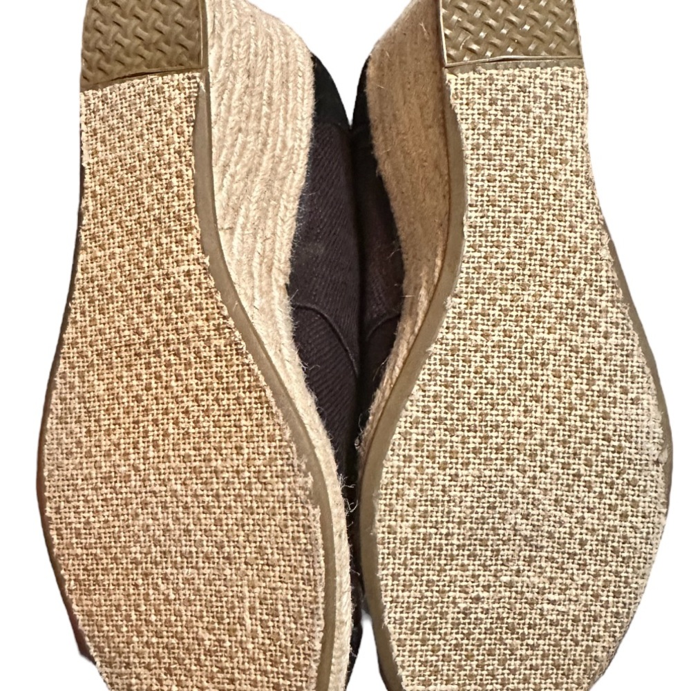 TOMS booties wedge Women's Wheat Suede black in color preowned size 8.5 - Picture 4 of 4